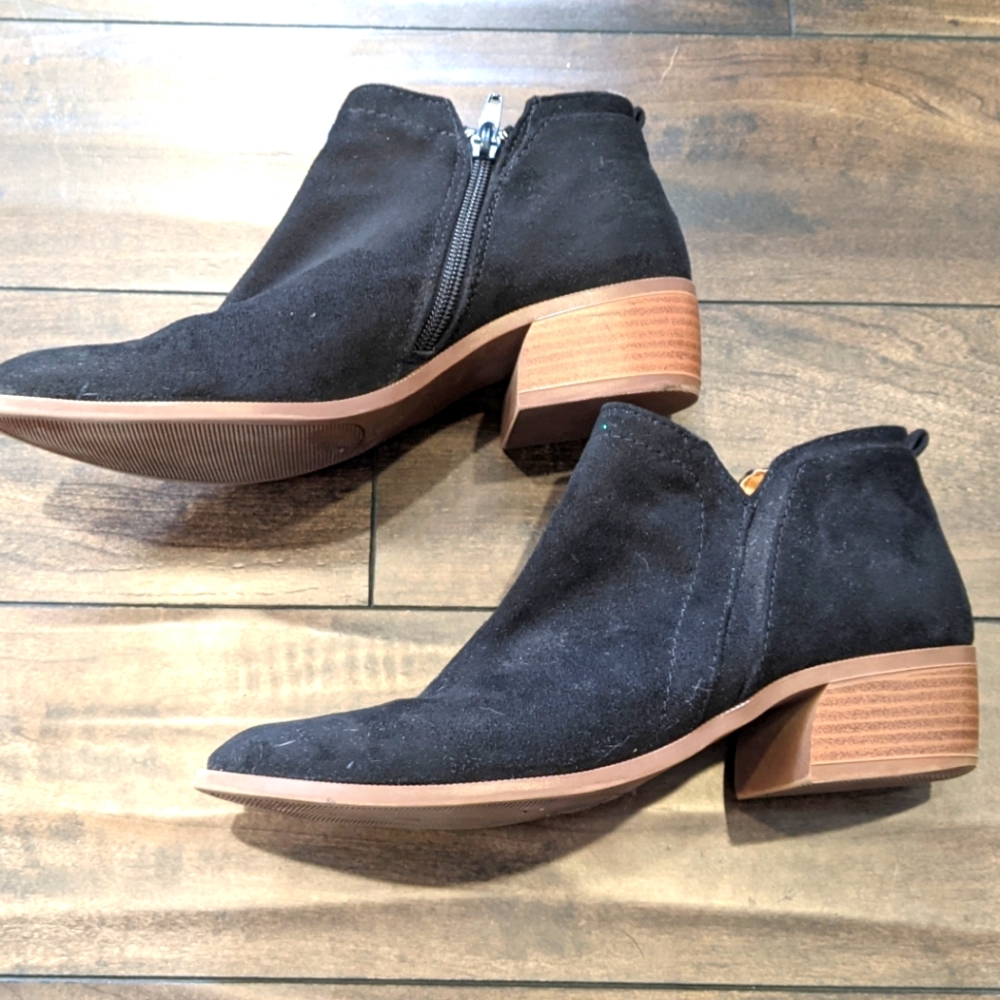 Qupid Black, sued-like booties, sz 7